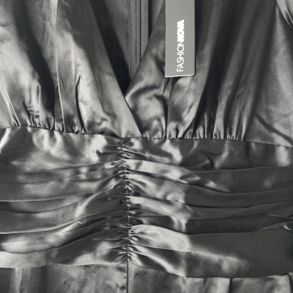 Fashion Nova L What You Don't See Satin Jumpsuit New in Black - Picture 6 of 11